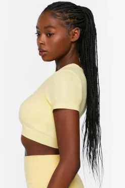 Active Contrast-Trim Crossover Crop Top