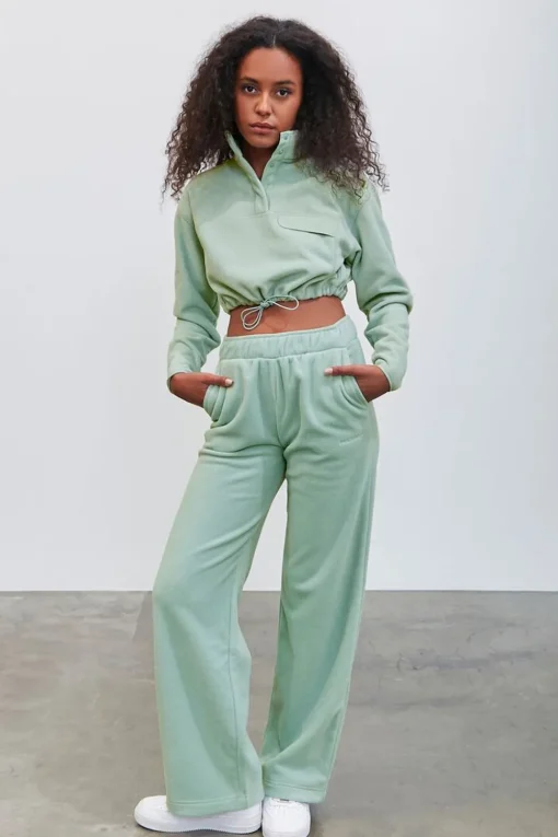 Pantone Fleece Cropped Pullover