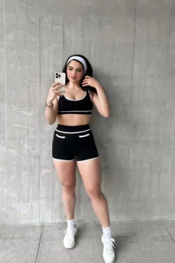 Seamless Contrast-Trim Sports Bra
